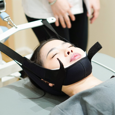 Physiotherapy clinic Bangkok Traction bed therapy